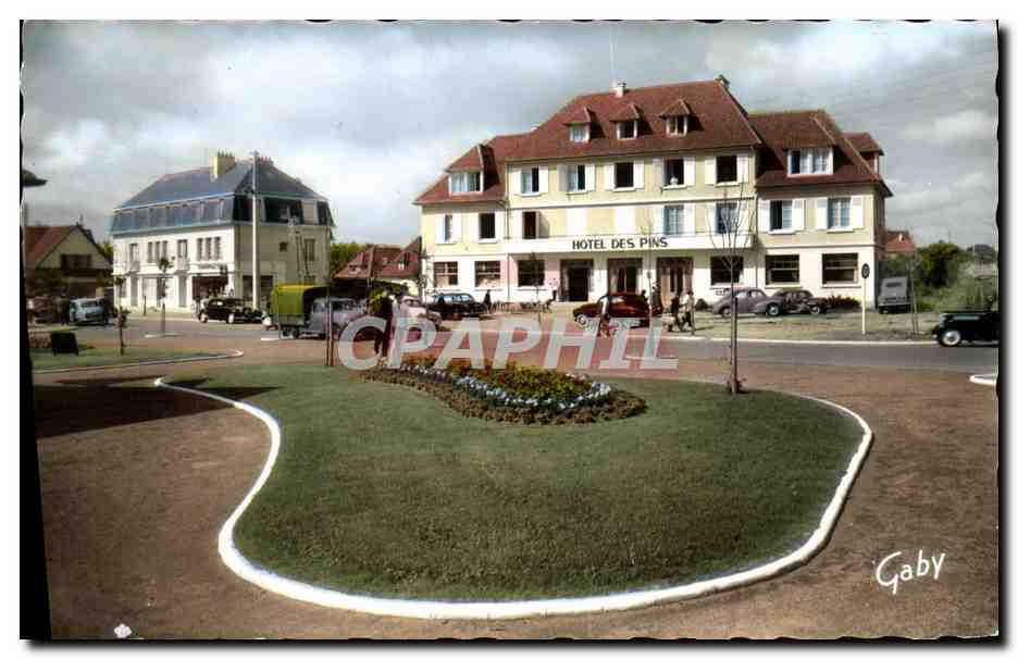CPM Franceville Place de la Plage et hotel des pins
