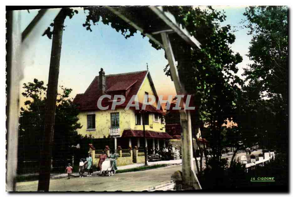 Franceville (Calvados) — L'avenue de Paris et la « Fileuse » — Édition La Cigogne