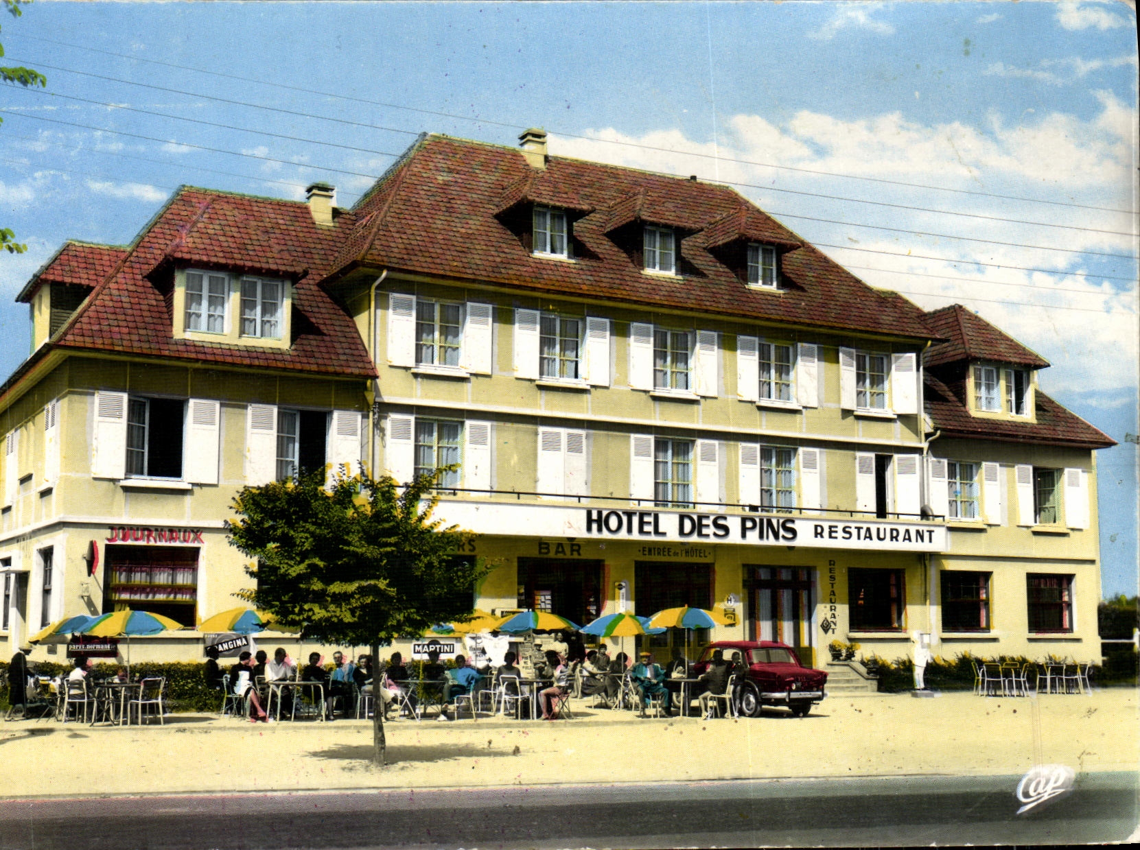CPM Franceville Le Tabac L Hotel des Pins