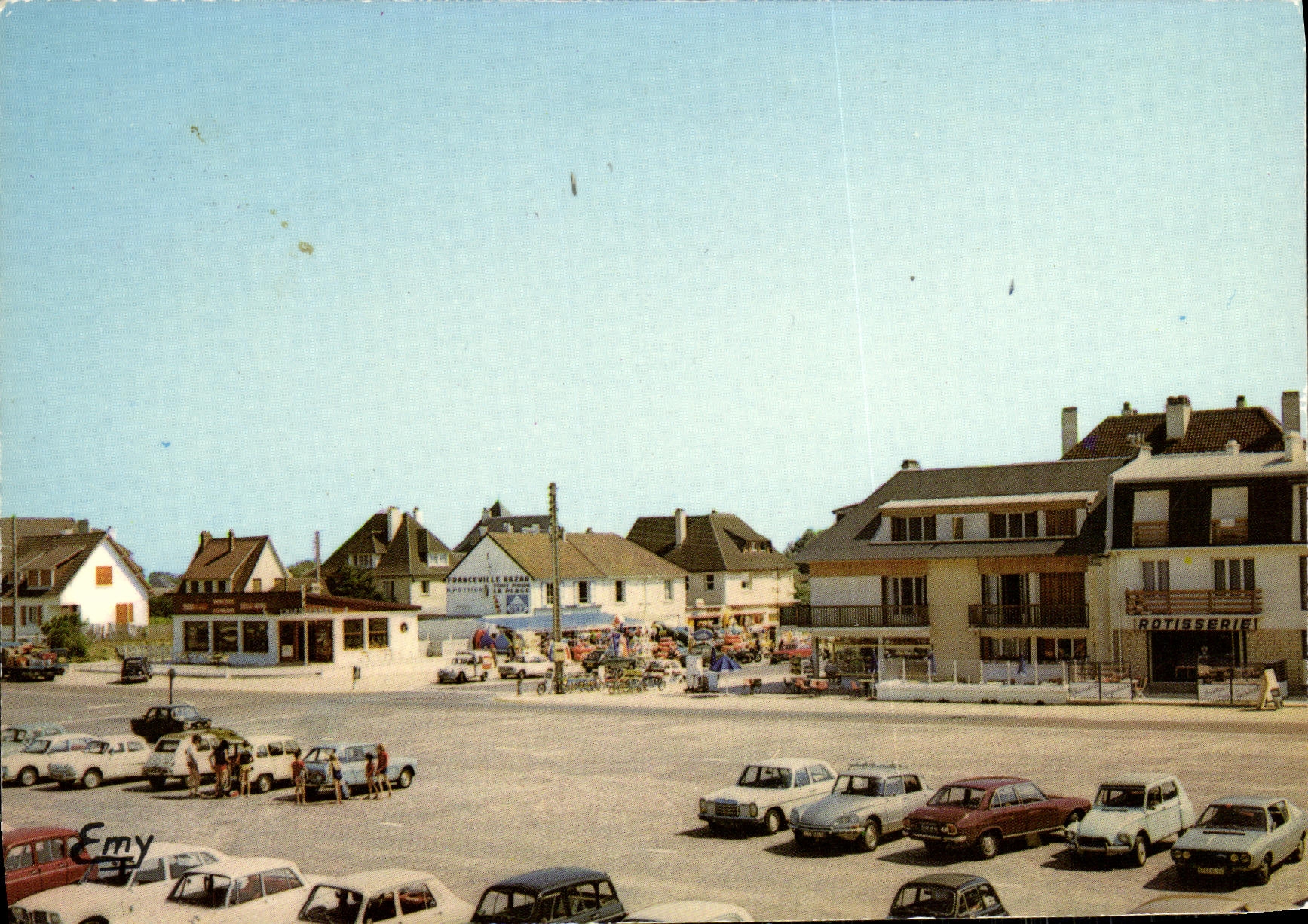 Franceville (Calvados) — Place centrale avec rotisserie — Éditeur Emy
