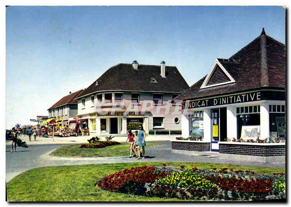 Franceville-Plage — vue de la place avec agence Guerchillet et syndicat d'initiative — éditeur Artaud Frères
