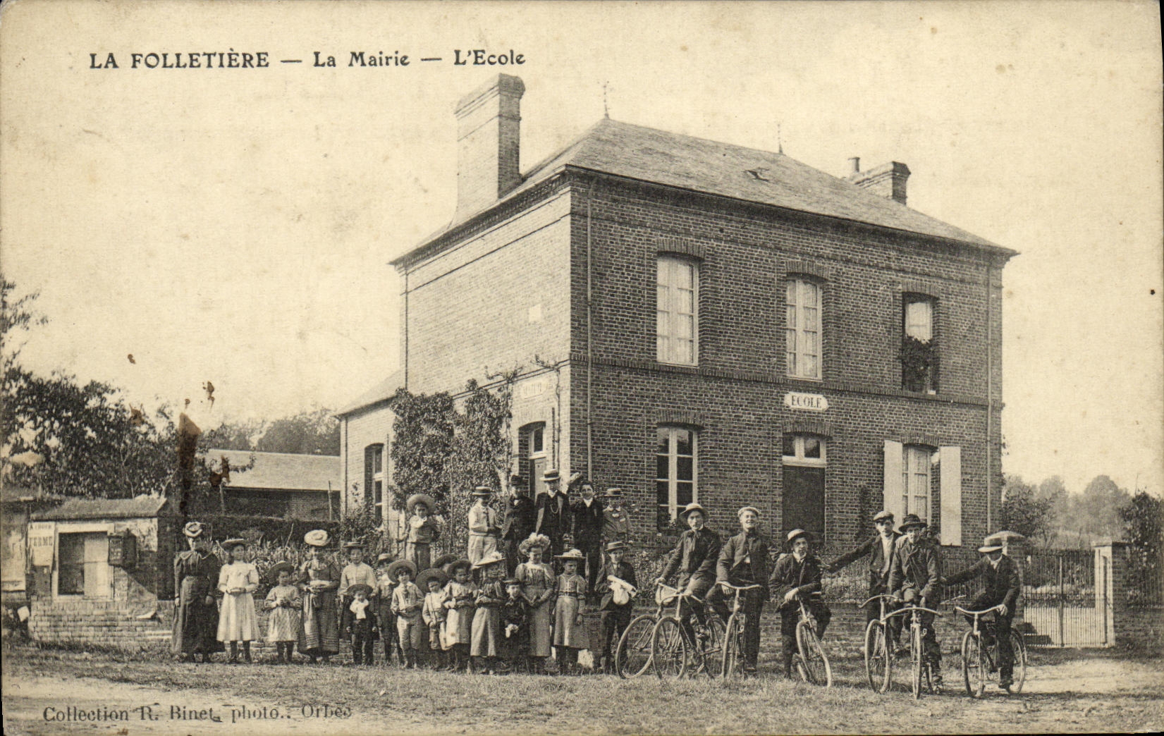 La Folletière — La Mairie — L'École — Collection R. Binet, photo. Orbeé