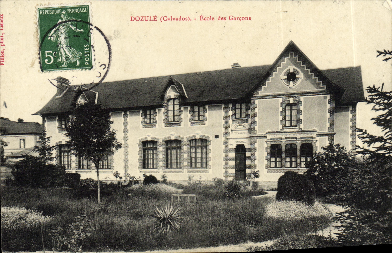 CPA Dozule Ecole des Garcons