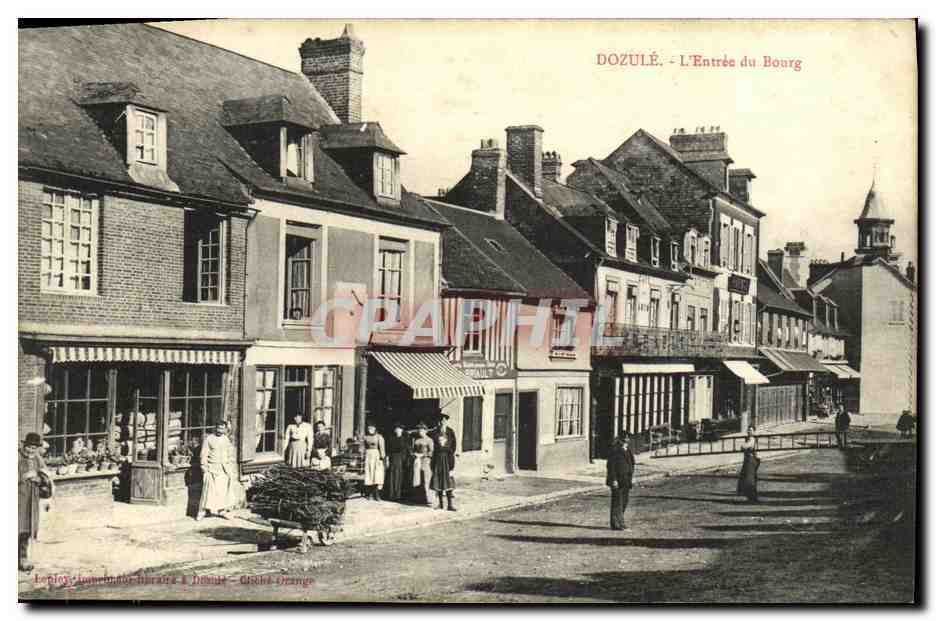 CPA Dozule L Entree du Bourg