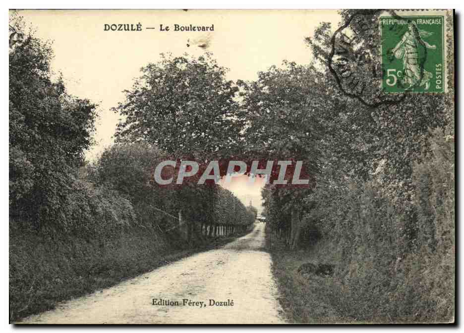 CPA Dozule Le Boulevard