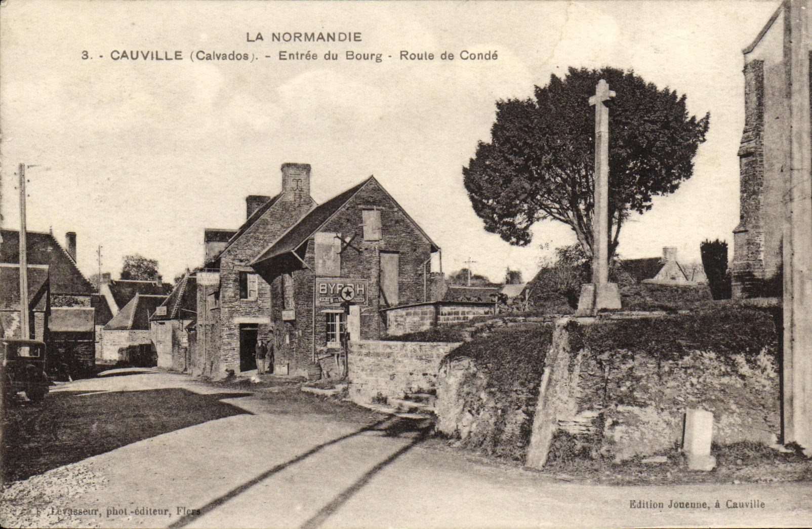 Cauville (Calvados) — Entrée du Bourg - Route de Condé — Edition Jouenne, à Cauville