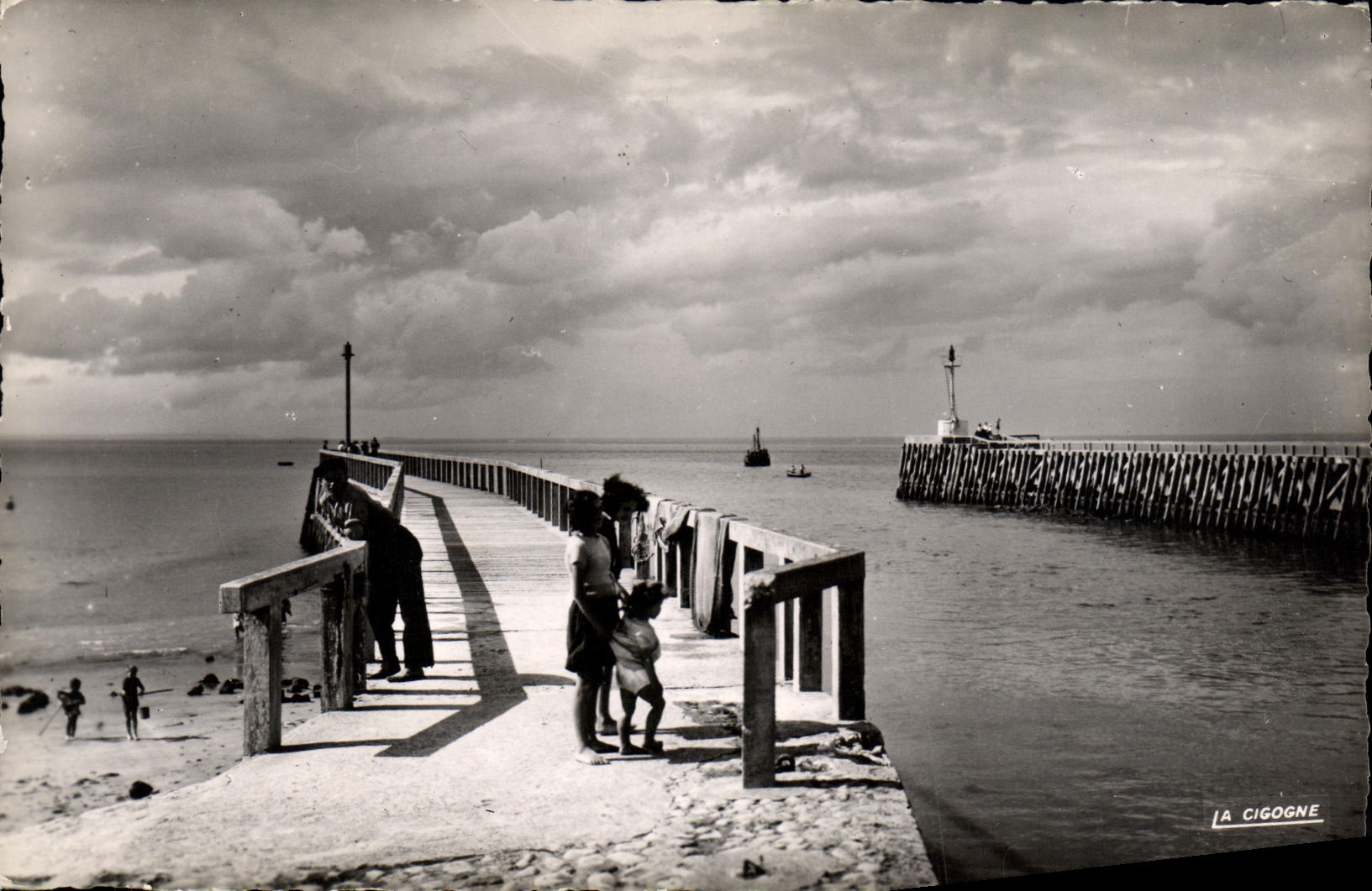 CPM Grandcamp Les Bains Les Jetees du Port