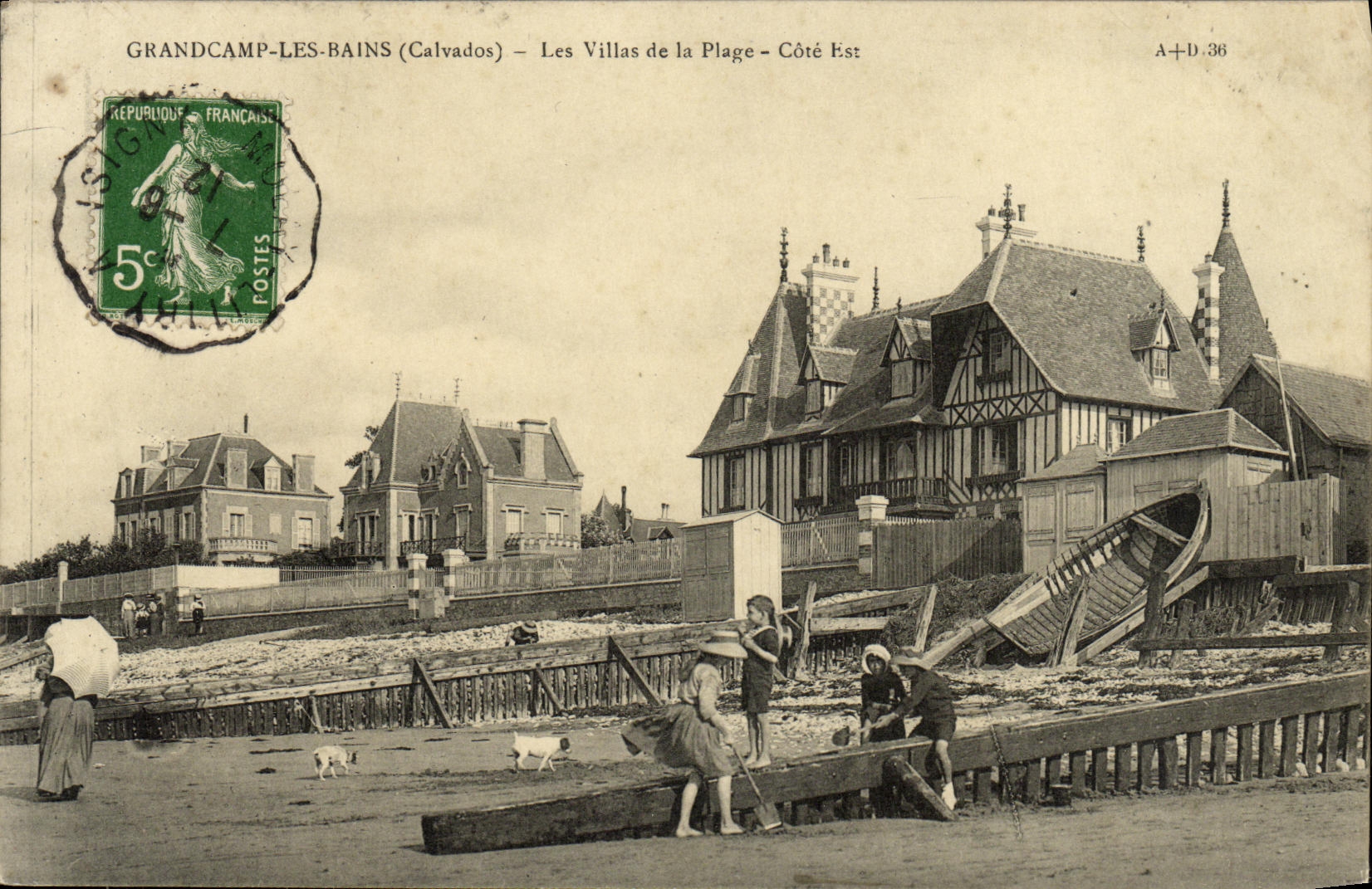 Grandcamp-les-Bains (Calvados) — Les Villas de la Plage — Côté Est — A+D.36