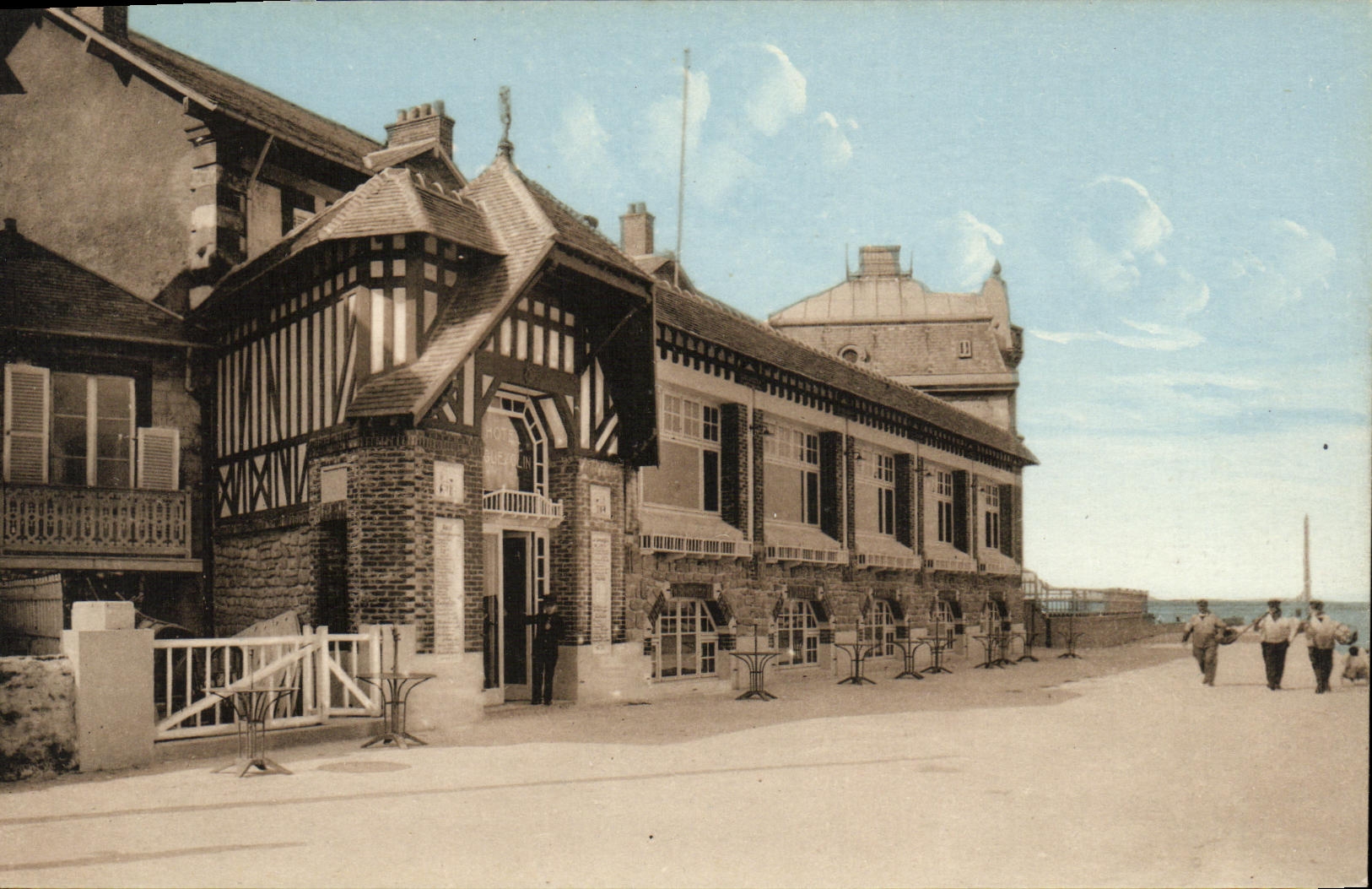 Hôtel Du Guesclin — Grandcamp-les-Bains — A.D. éditeur
