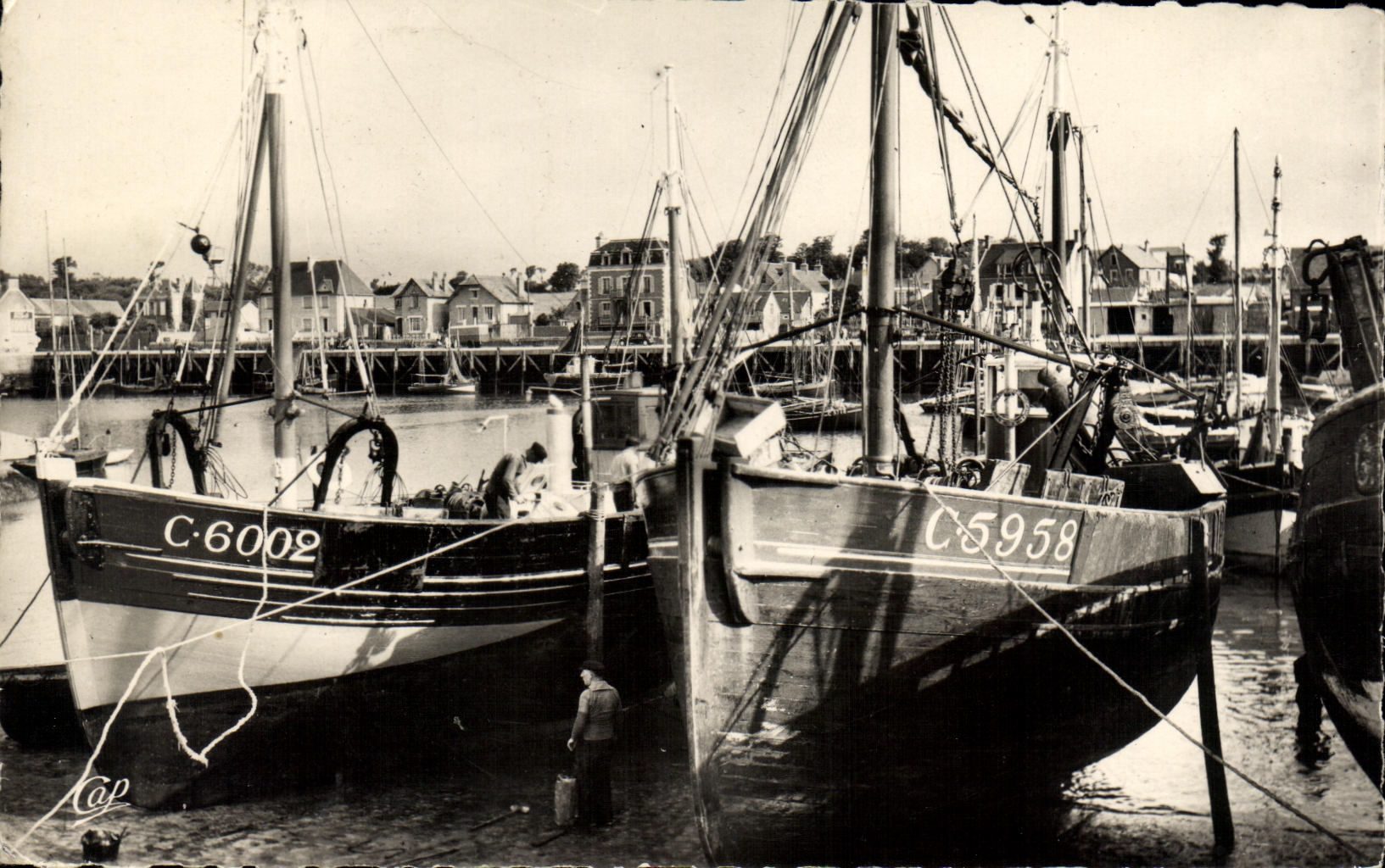 CPM Grandcamp Le Port Bateaux