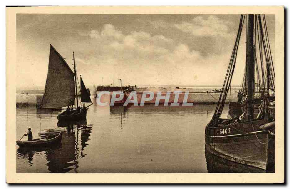 CPA Grandcamp les Bains Le Port le Chenal Bateau