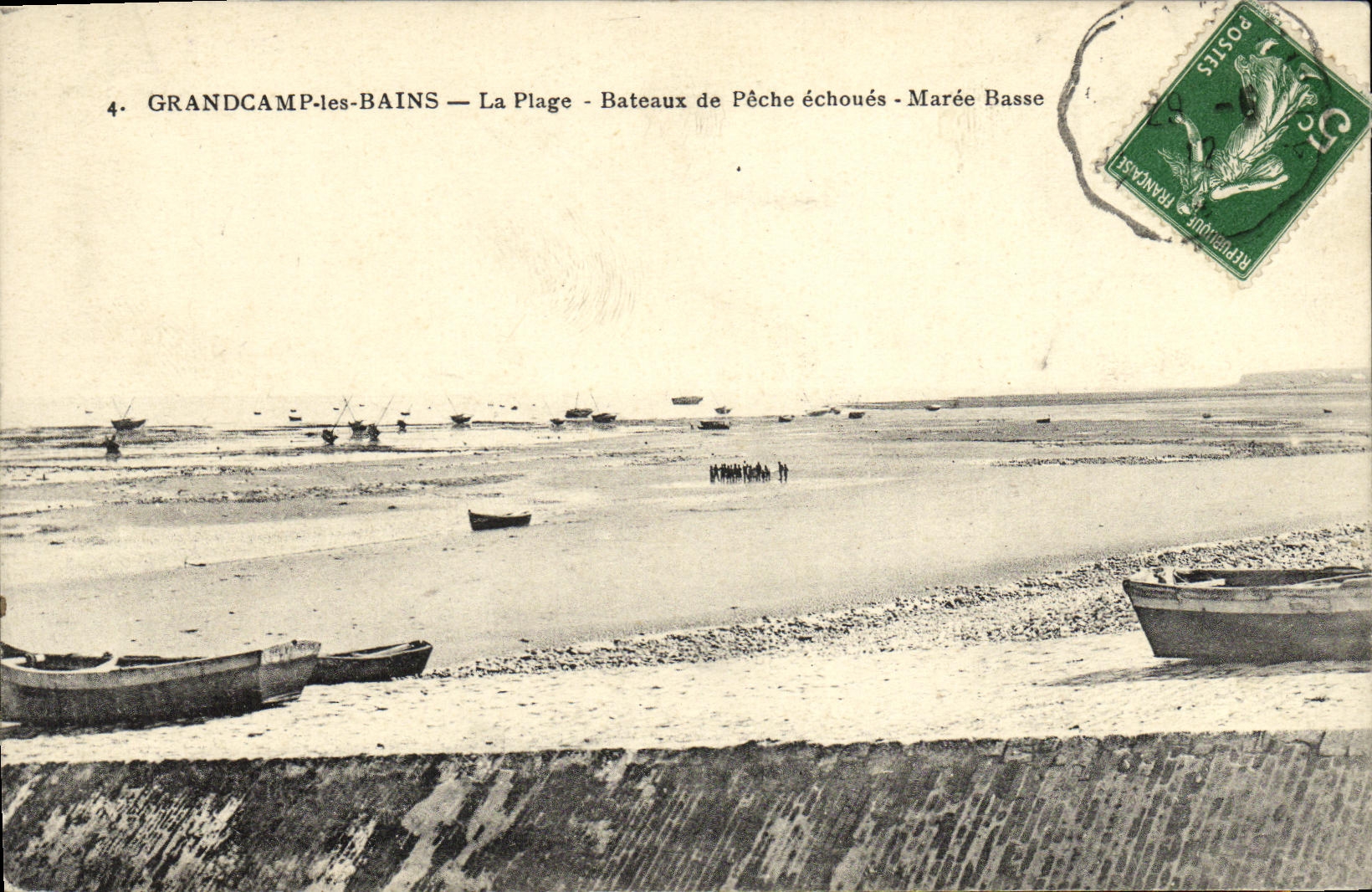 Grandcamp-les-Bains — La Plage — Bateaux de Pêche échoués — Marée Basse
