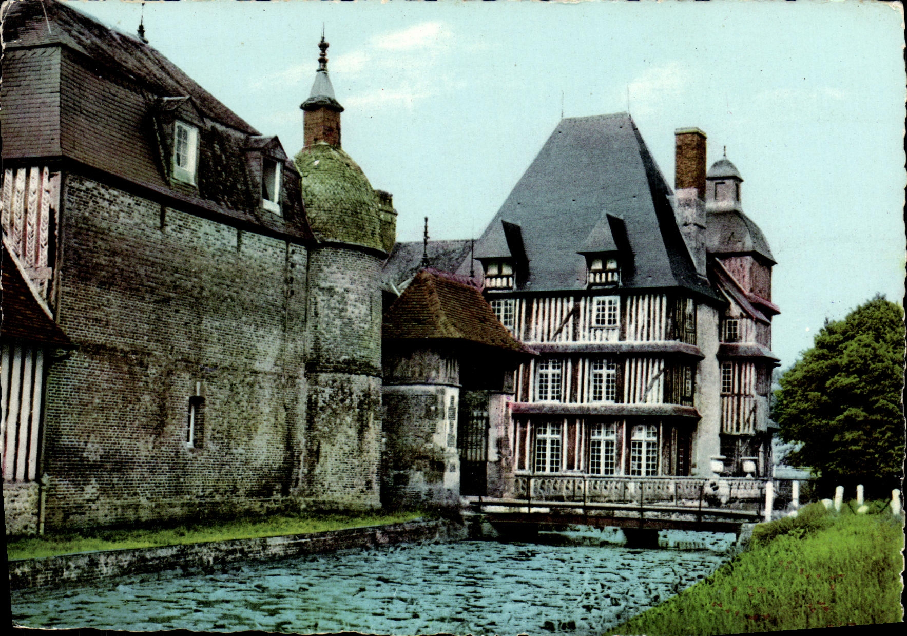 Manoir normand Grandchamp — XVᵉ et XVIᵉ siècles — Éditions Saint-Pierre Église