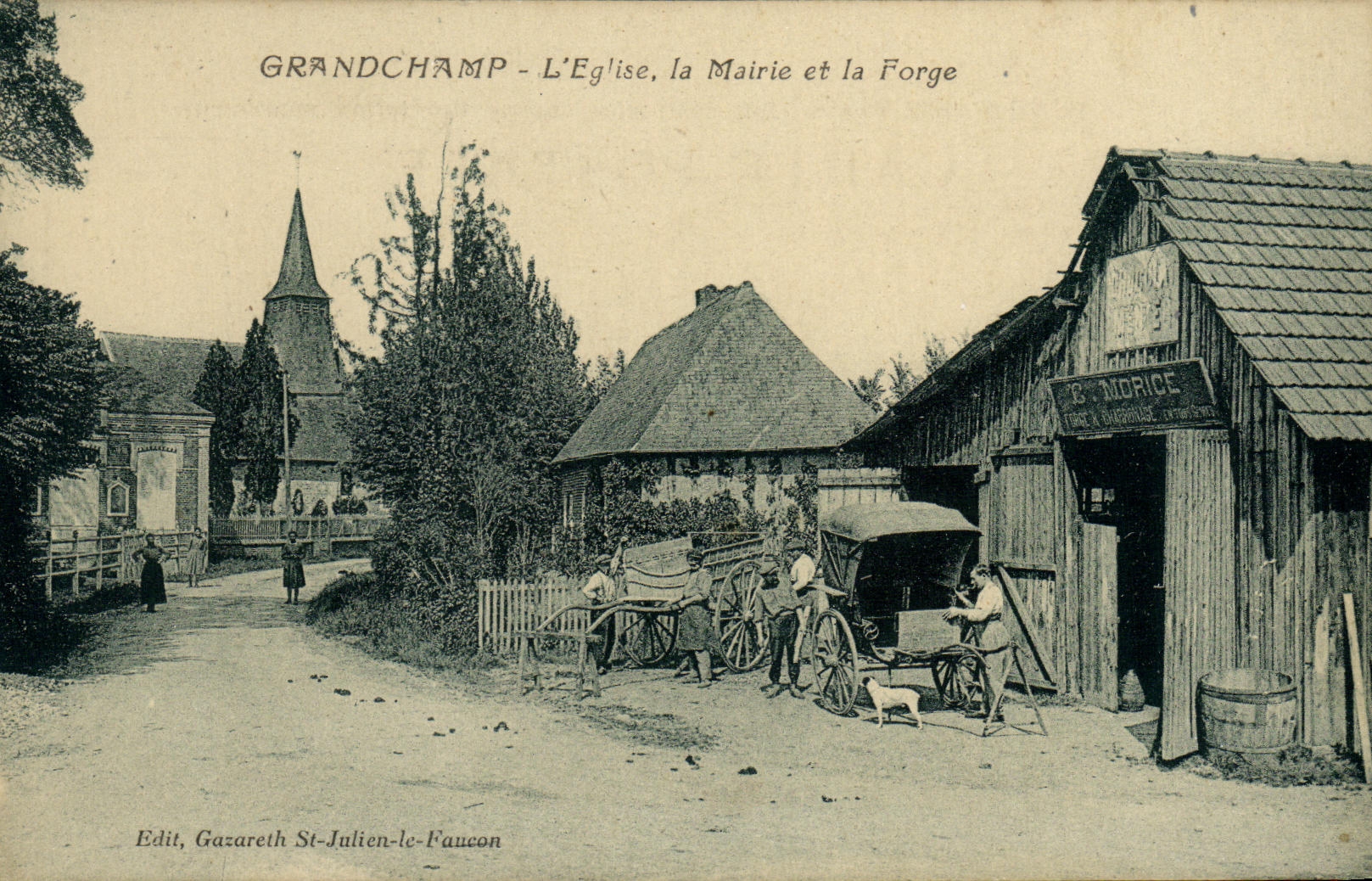 CPA Grandchamp L Eglise la Mairie et la Forge