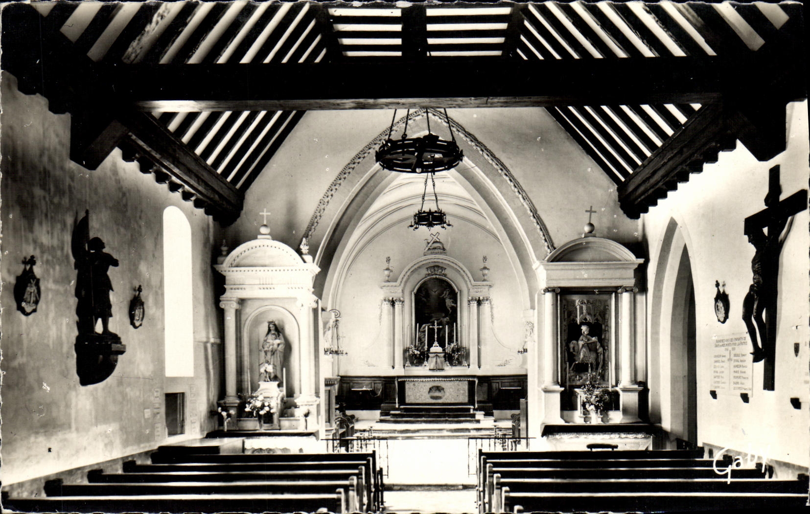 Intérieur de l'église — Graye-sur-Mer (Calvados) — Éditions Gaby