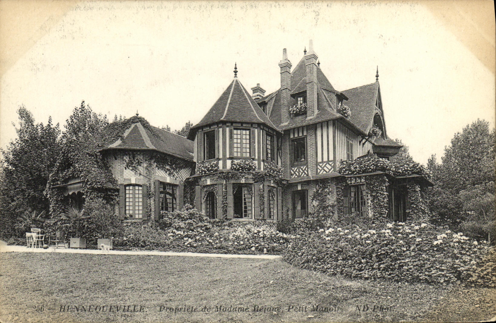Hinnequeville — Propriété de Madame Bejane, Petit Manoir — ND Phot.