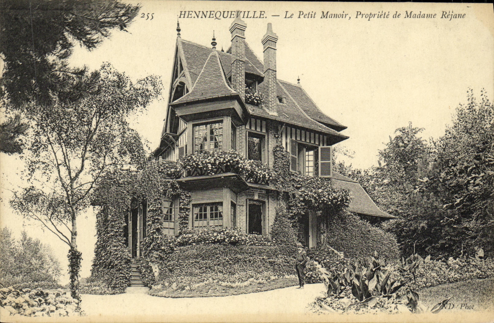 Hennequeville — Le Petit Manoir, Propriété de Madame Réjane — RD Phot