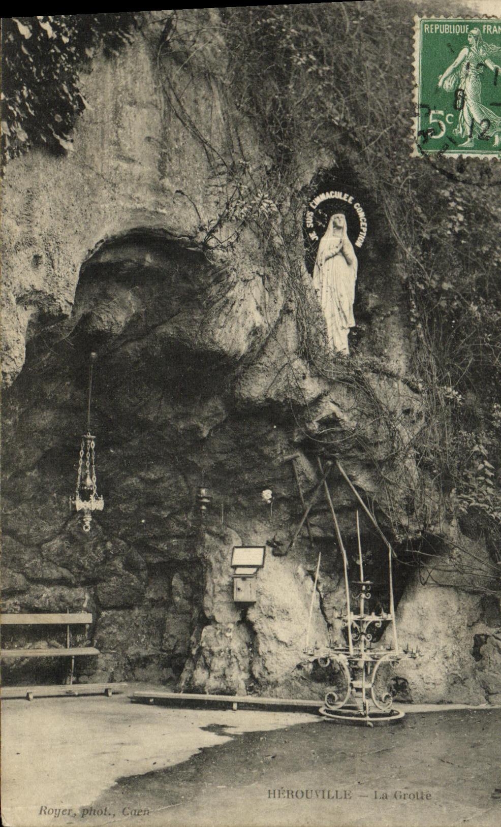 Hérouville — La Grotte — Statue de Notre-Dame de Lourdes — Royer, phot., Caen