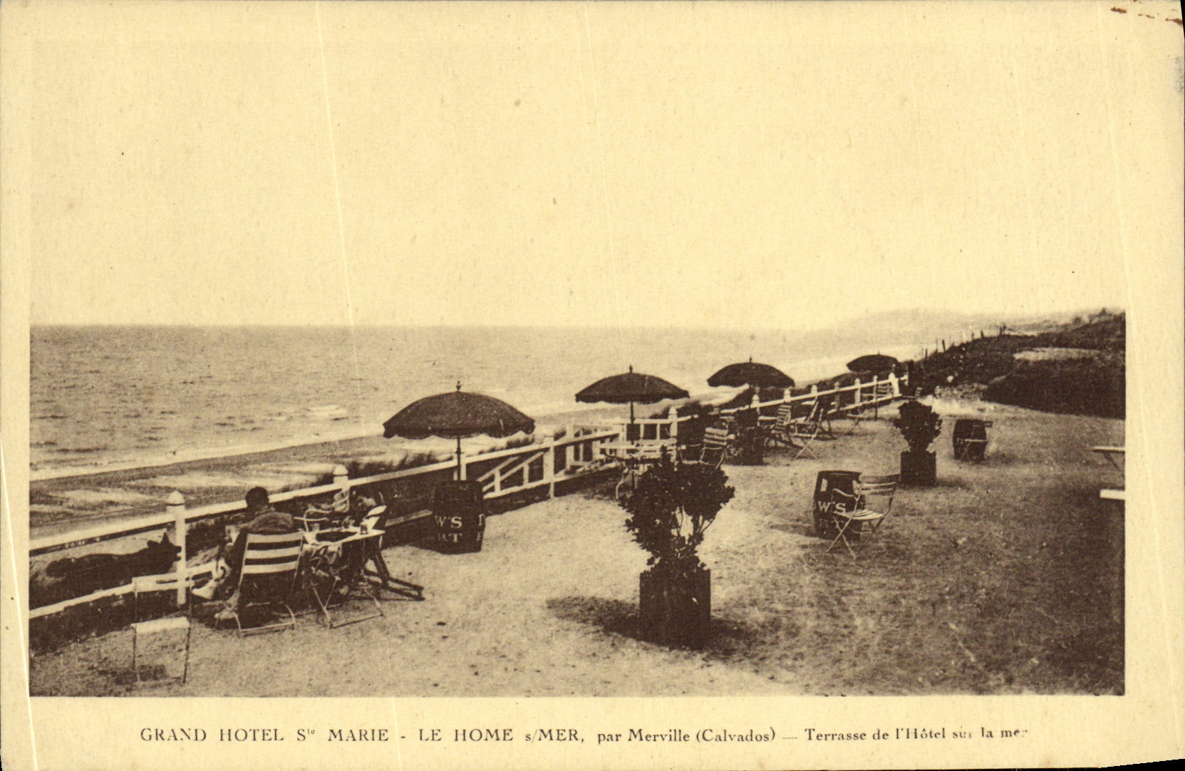 Grand Hôtel Sire Marie - Le Home s/Mer, par Merville (Calvados) — Terrasse de l'Hôtel sur la mer