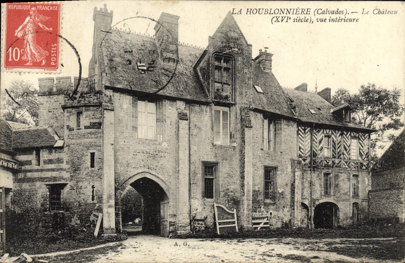 CPA La Houblonniere Le chateau Vue interieure