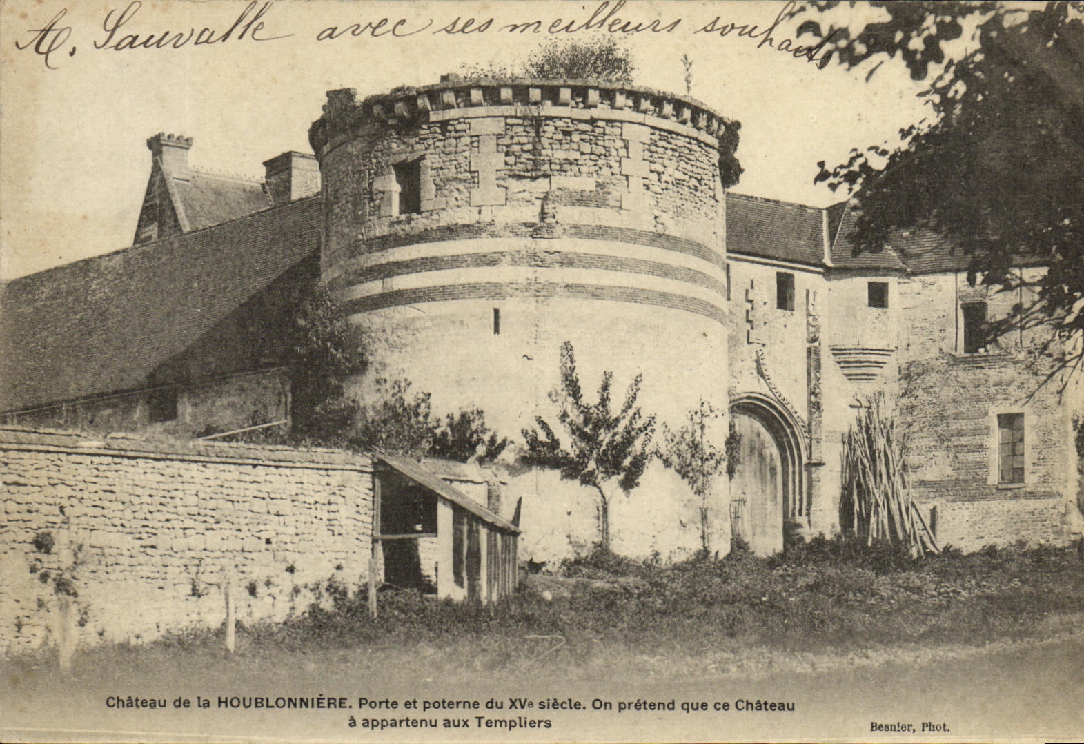Château de la Houblonnière — Porte et poterne du XVᵉ siècle, prétendu appartenu aux Templiers — Beauler, Phot.