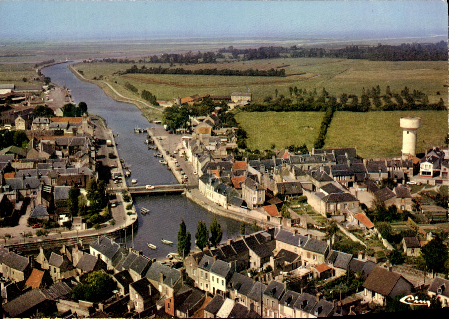 Isigny-sur-Mer — Vue aérienne des ports de Pâche et de Plaisance — CIM