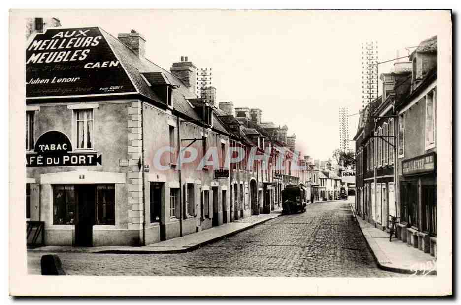 CPM Isigny Sur Mer Rue Delaunay Tabac Cafe du port