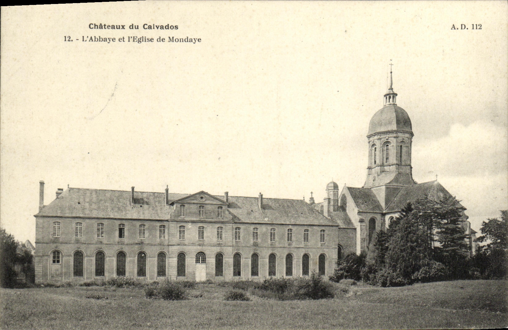 CPA Mondaye Chateau du L Abbaye et l Eglise de