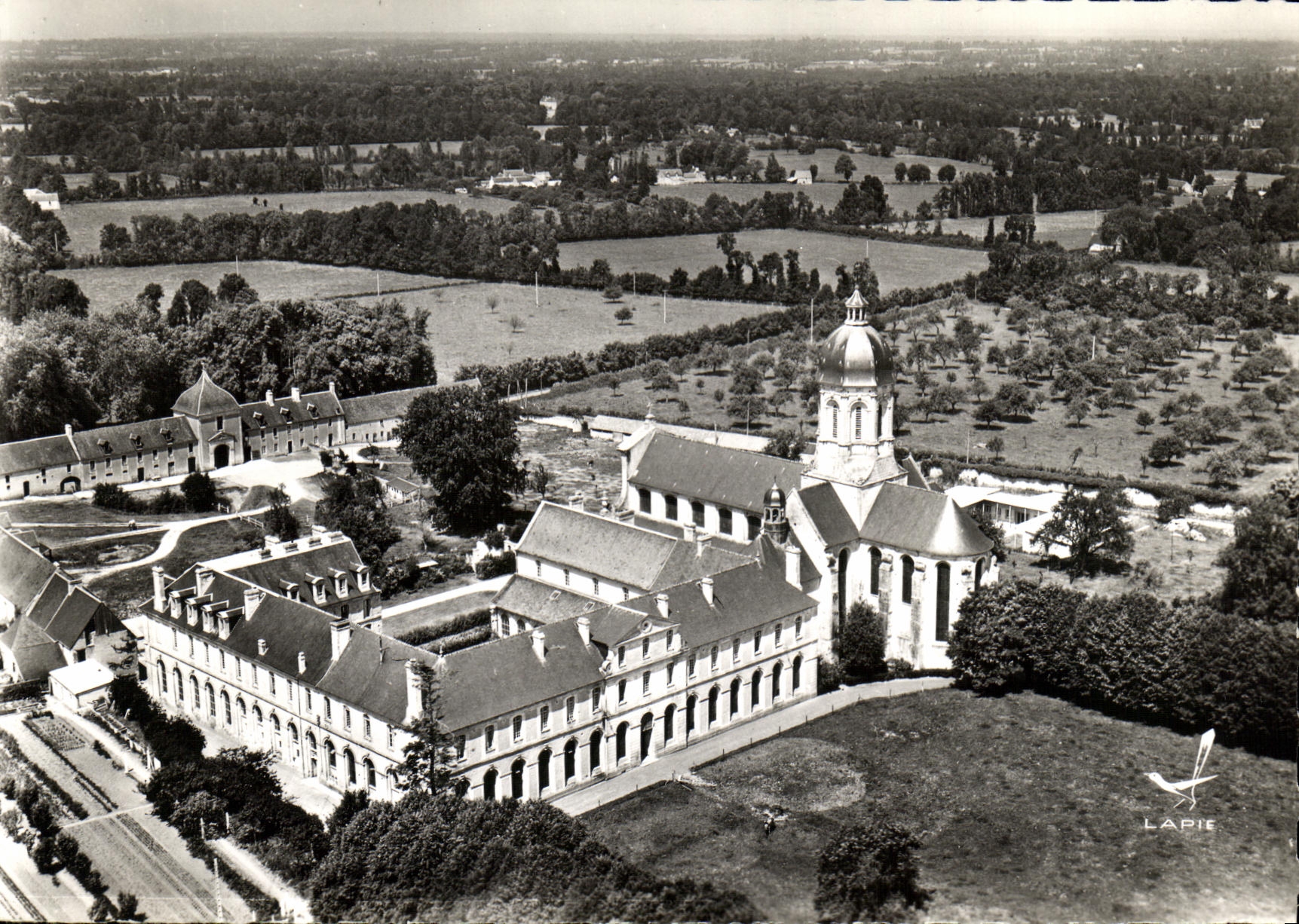 Abbaye de Juaye-Mondaye — vue aérienne — édition LAPIE