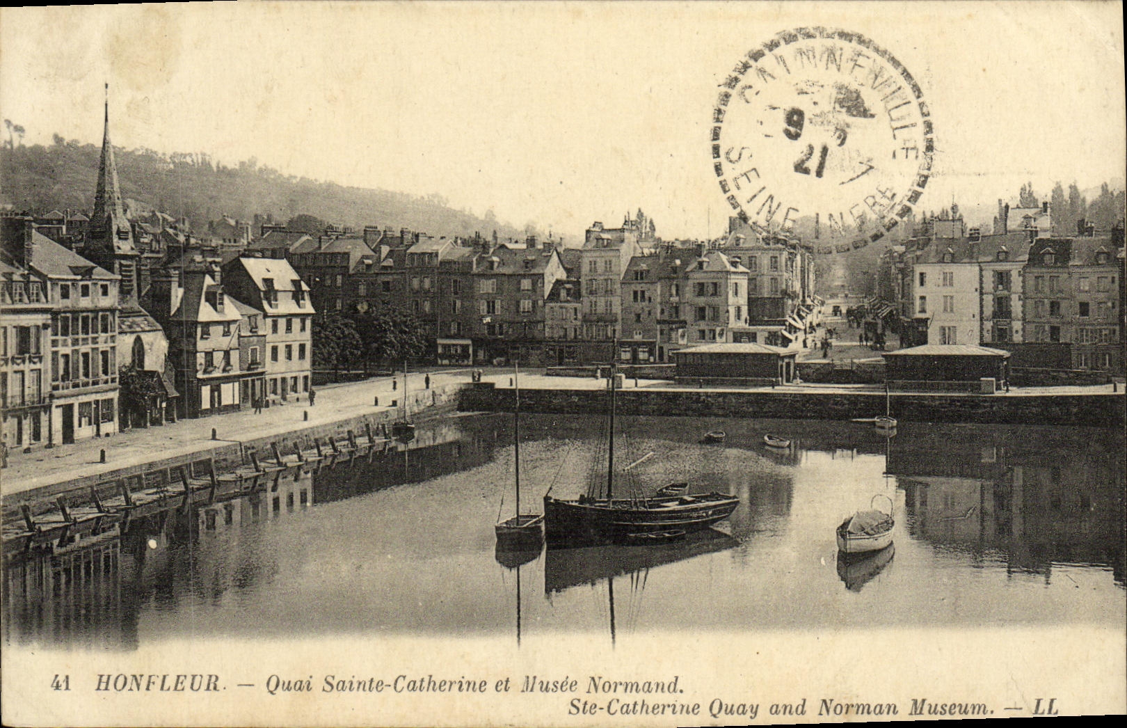 CPA Honfleur Quai Sainte Catherime et Musee Normand