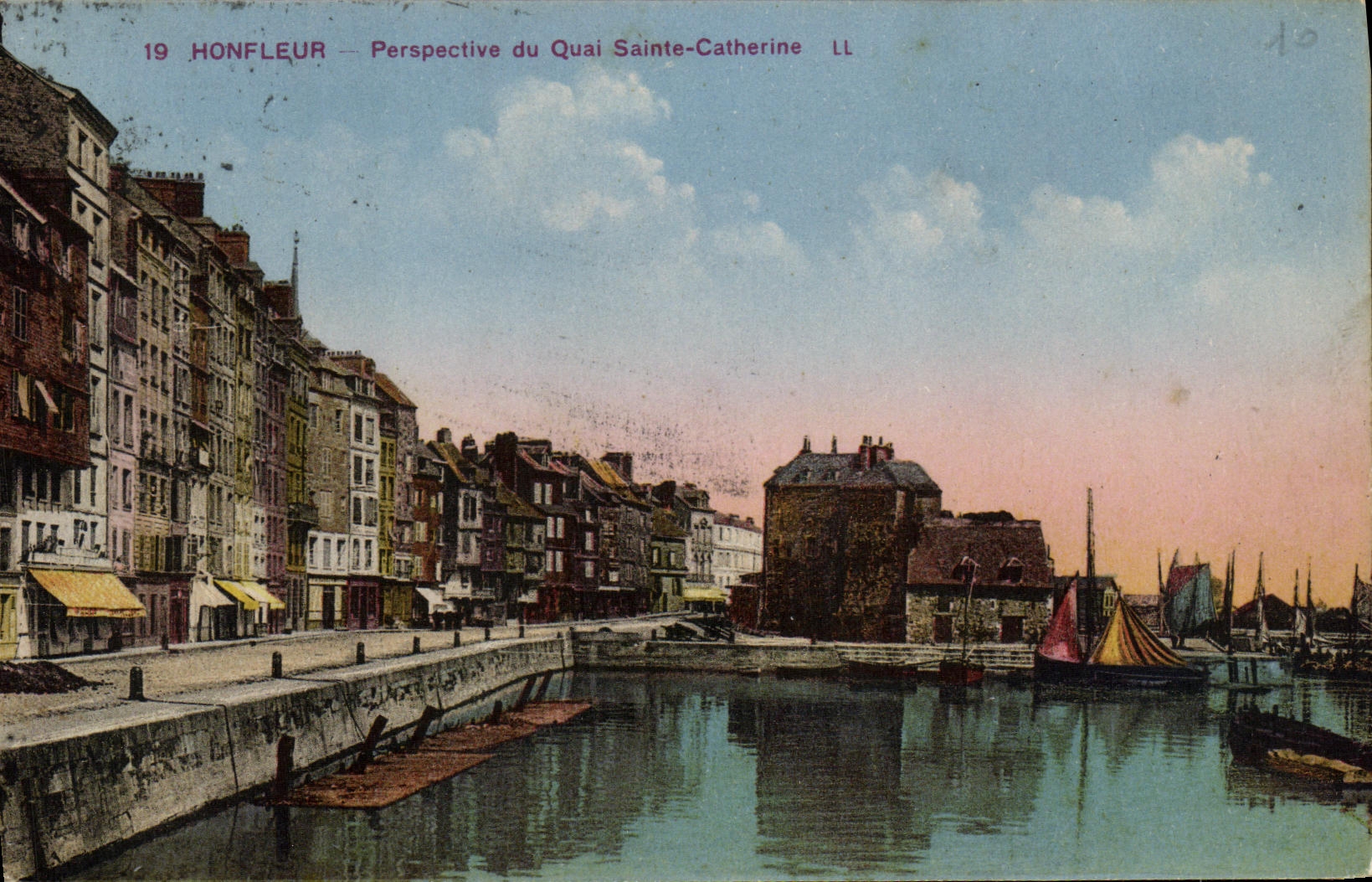 Honfleur — Perspective du Quai Sainte-Catherine — LL