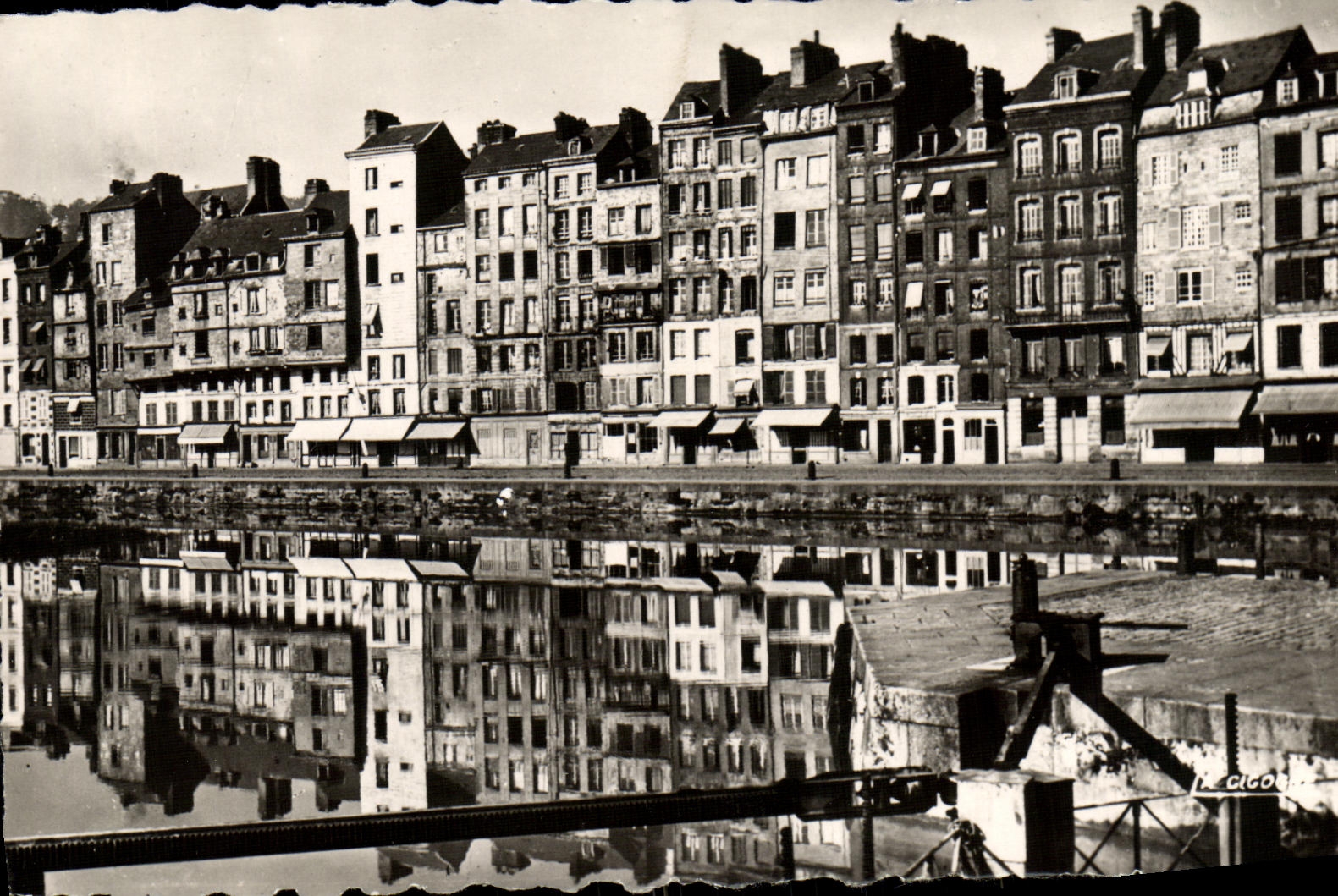 Honfleur — Le quai Sainte-Catherine et le vieux bassin — Edition La Cigogne, André Laconte