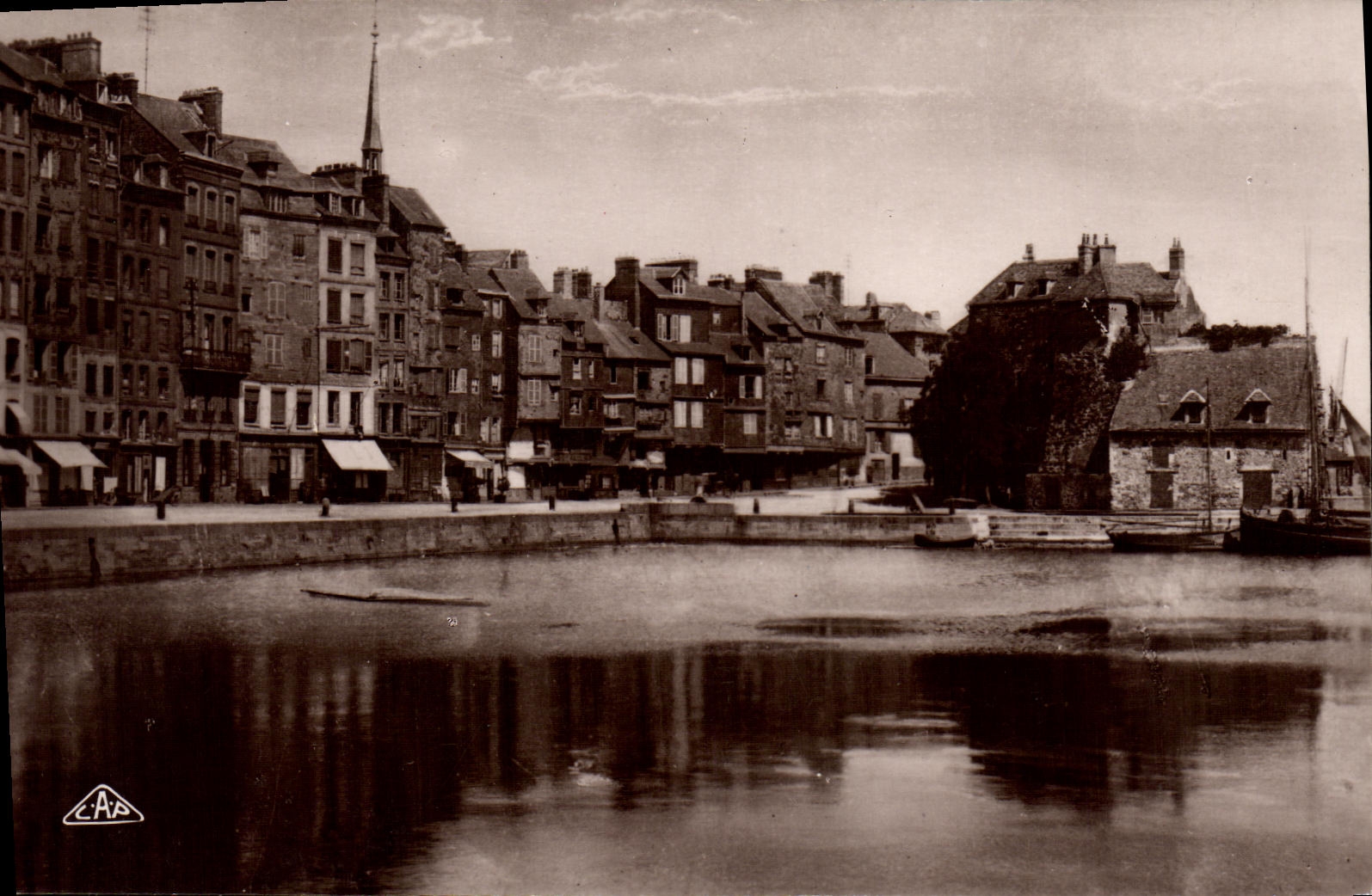 Quai Sainte-Catherine et la Lieutenante — Honfleur — C.A. P. Strasbourg