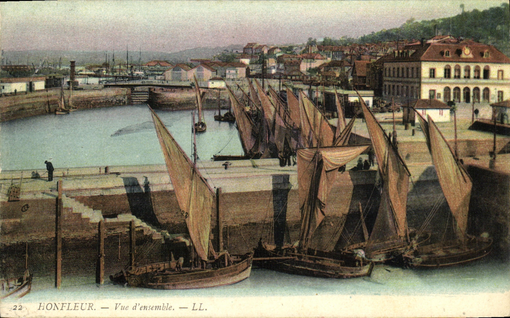 Honfleur — Vue d'ensemble — LL.