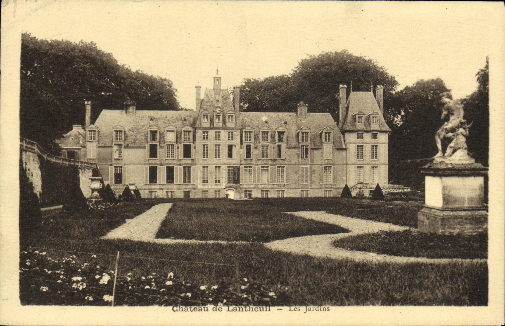 CPA Chateau De Lantheuil Les Jardins