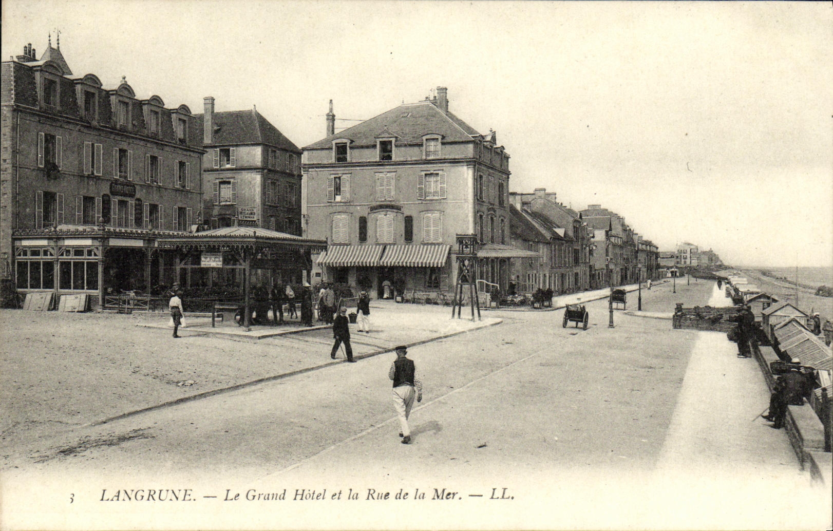 Langrune — Le Grand Hôtel et la Rue de la Mer — LL.
