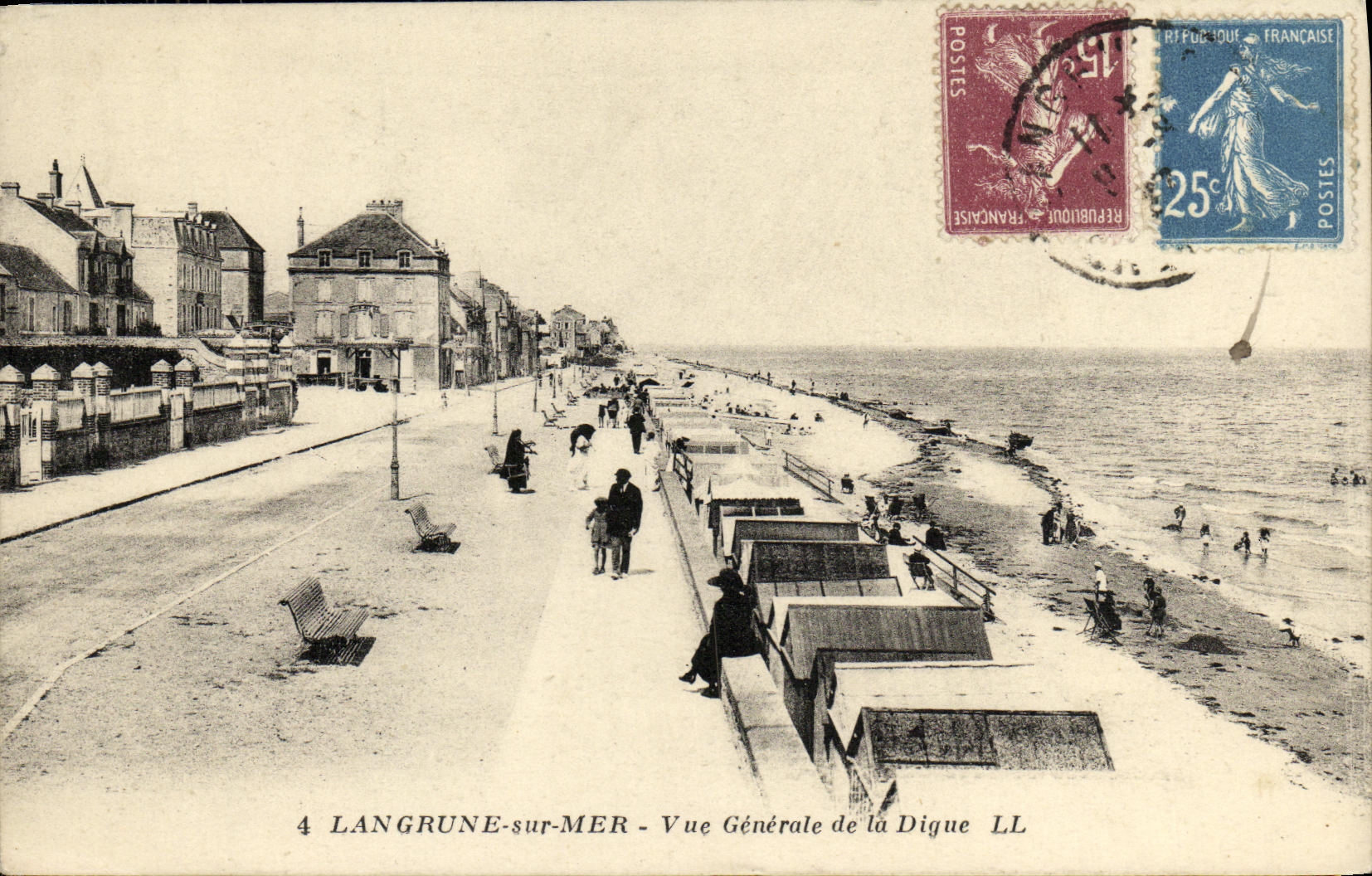 Langrune-sur-Mer — Vue Générale de la Digue — LL