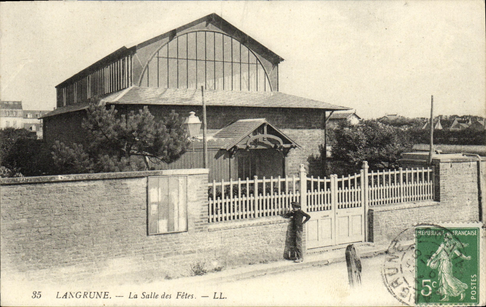 Langrune — La Salle des Fêtes — LL.