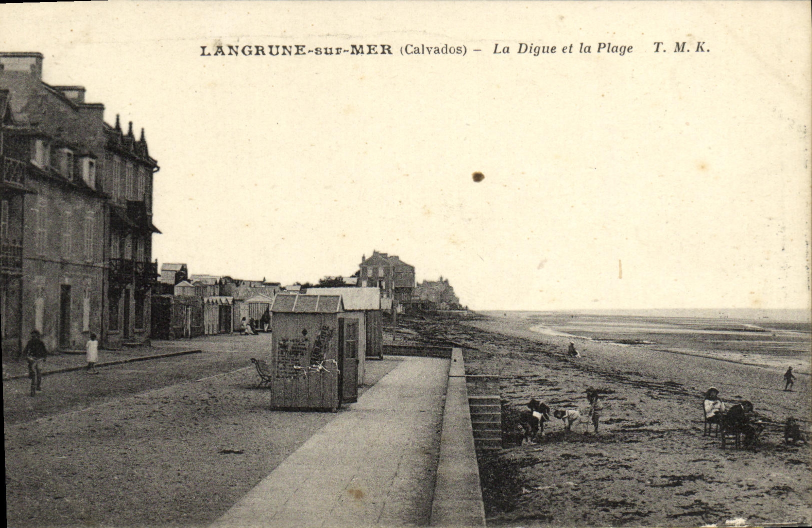 Langrune-sur-Mer (Calvados) — La Digue et la Plage — T. M. K.