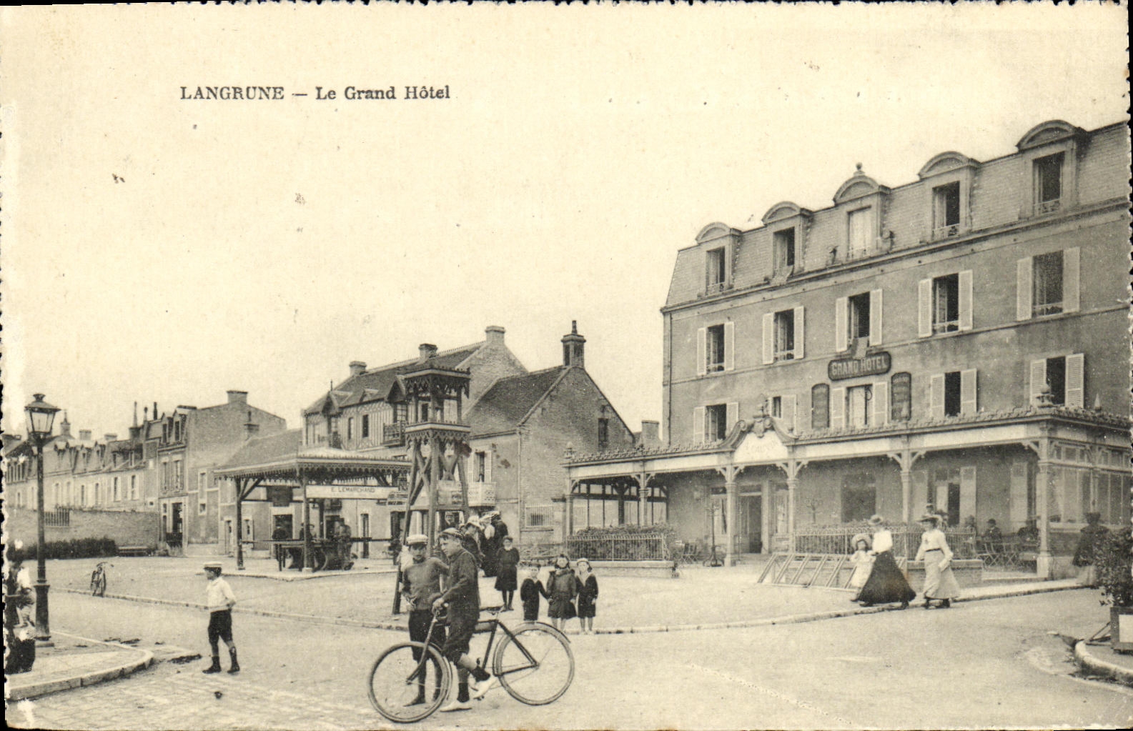 Langrune — Le Grand Hôtel — Héliotype A. Druas et Cie, Nantes
