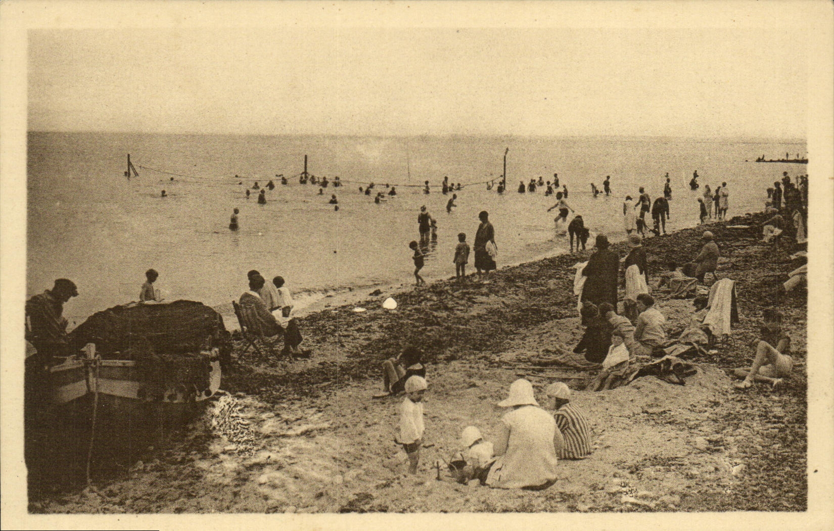 Langrune-sur-Mer — Ansicht der Strandpromenade zur Badezeit — Édition Langlois, LL