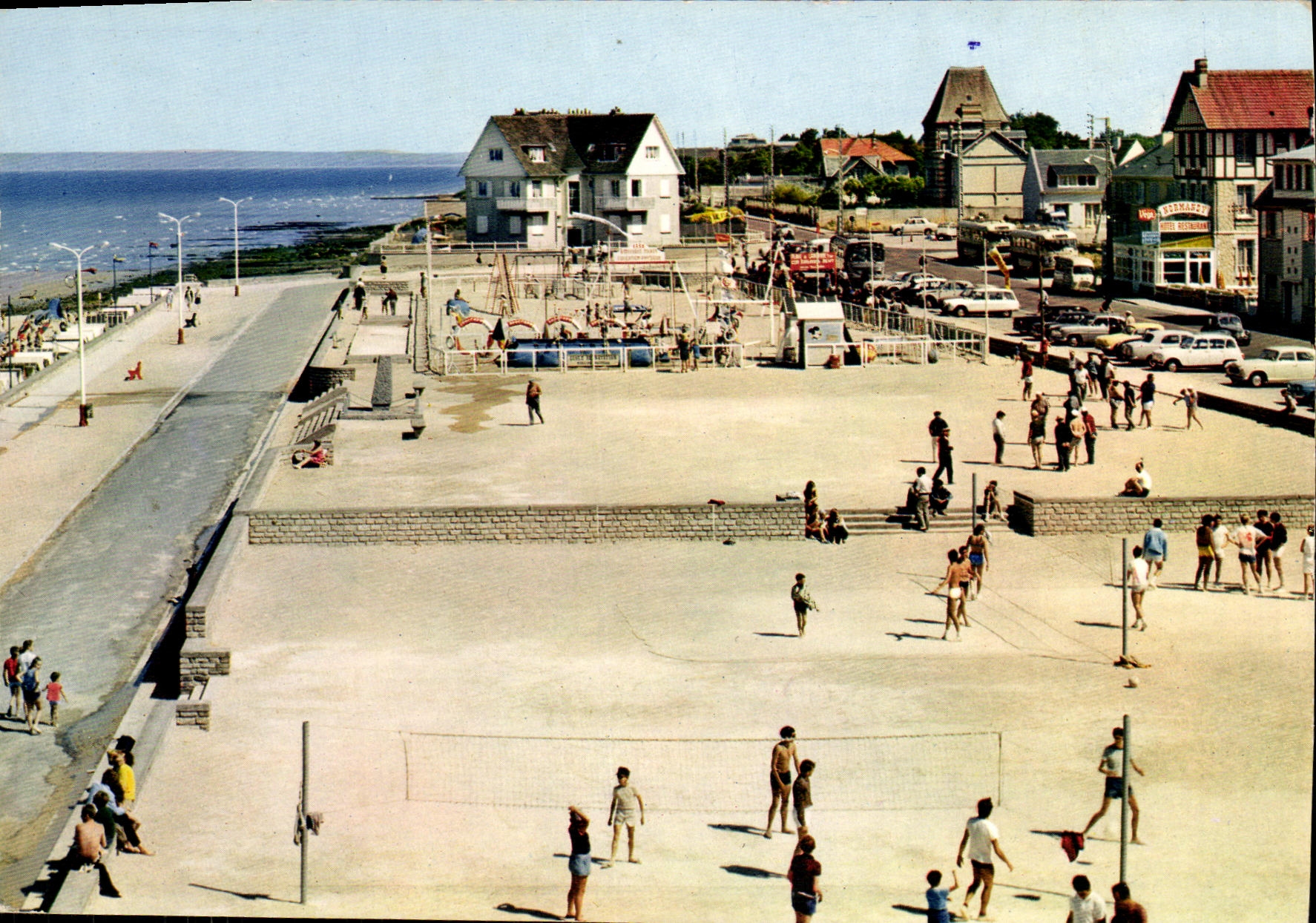 Langrune-sur-Mer — Place du 6 juin 1944, et les jeux — Artatia Frères, Nantes