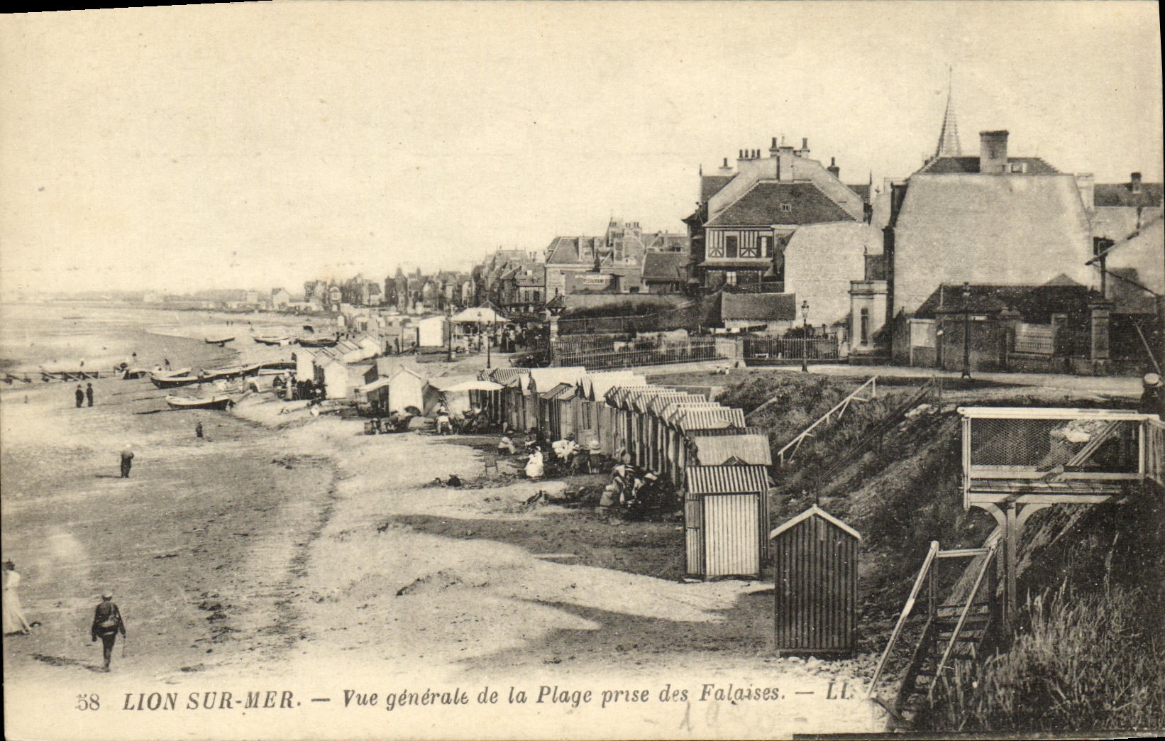 Lion-sur-Mer — Vue générale de la Plage prise des Falaises — LL