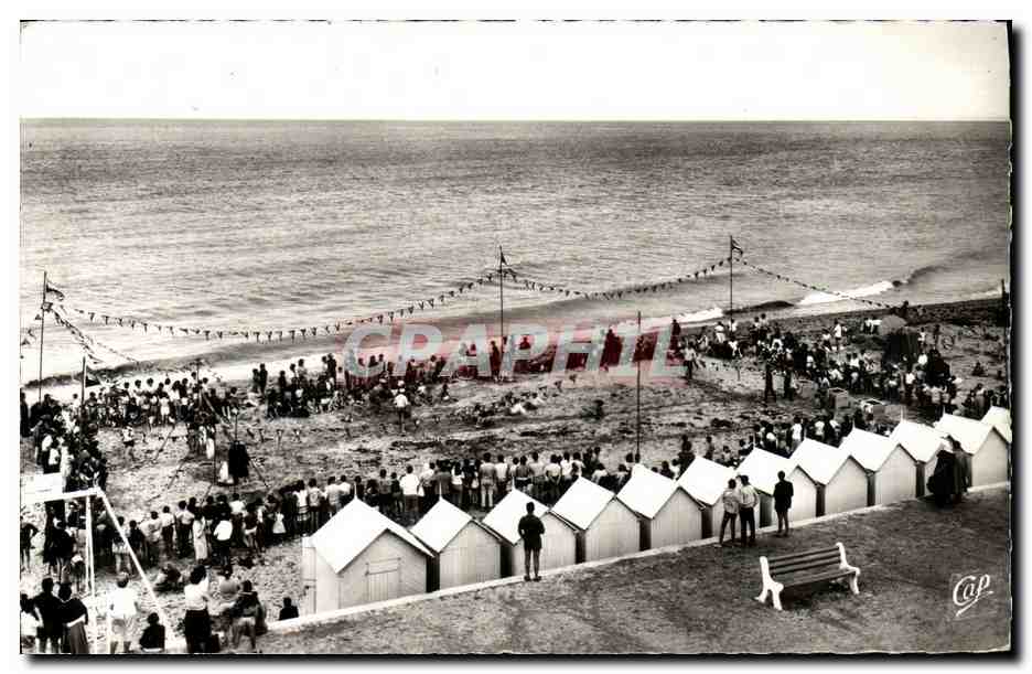 CPM Lion Sur Mer Jeux d Enfants Sur la Plage