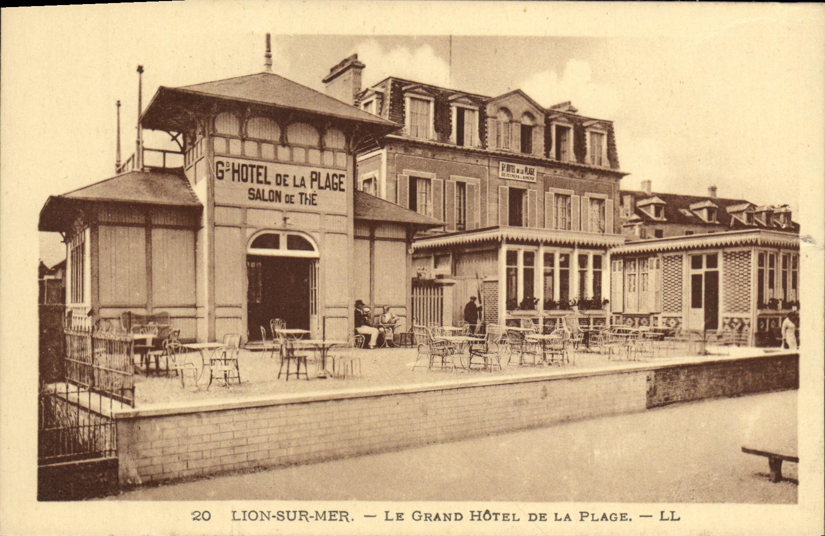 CPA Lion Sur Mer Le grand hotel de la plage 