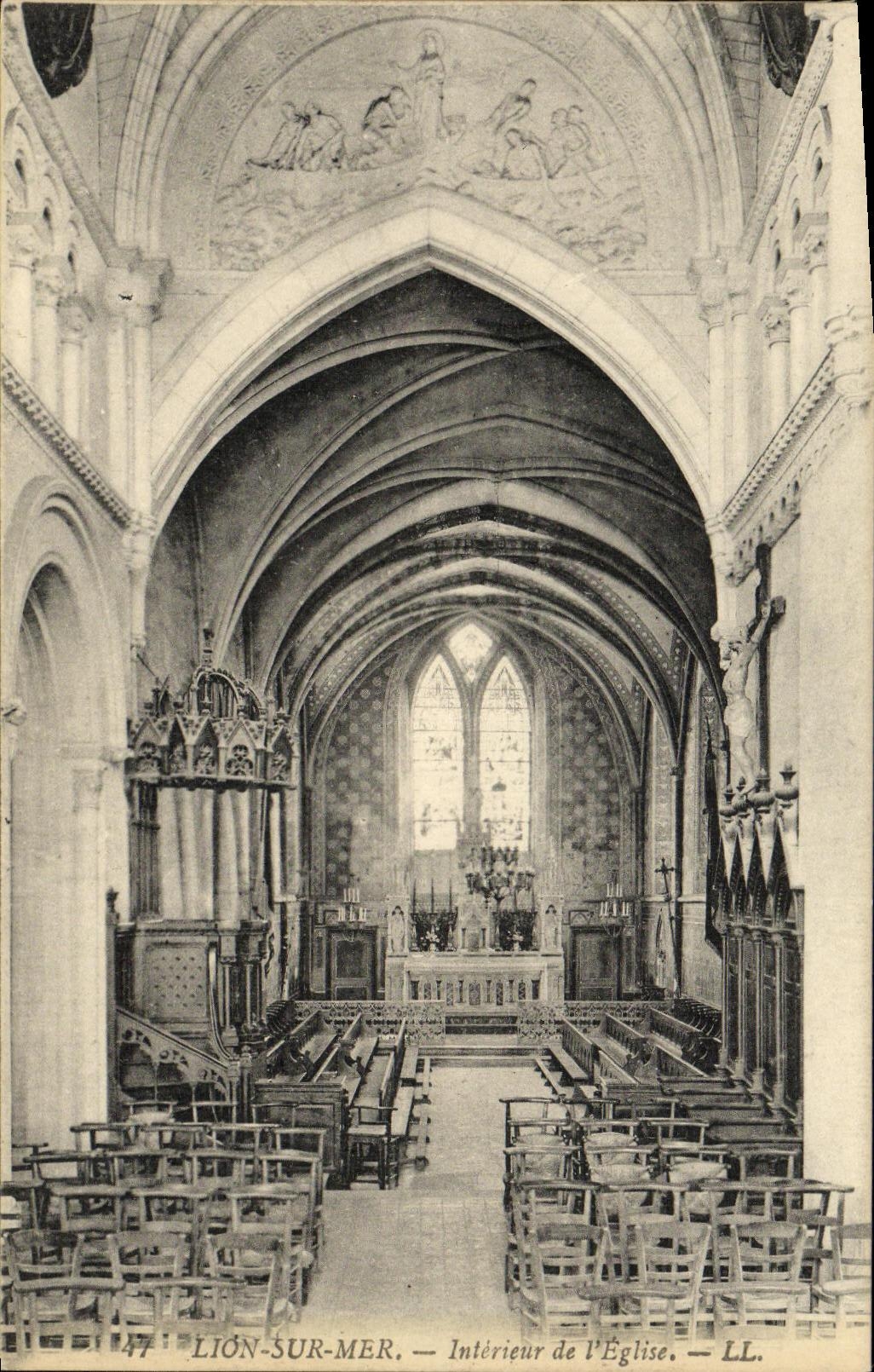 CPA Lion Sur Mer Interieur de L Eglise