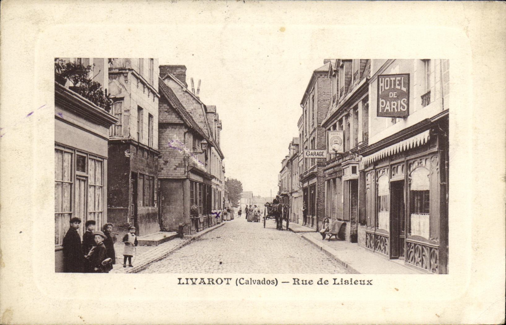 CPA Livarot Rue de Lisieux Hotel de Paris
