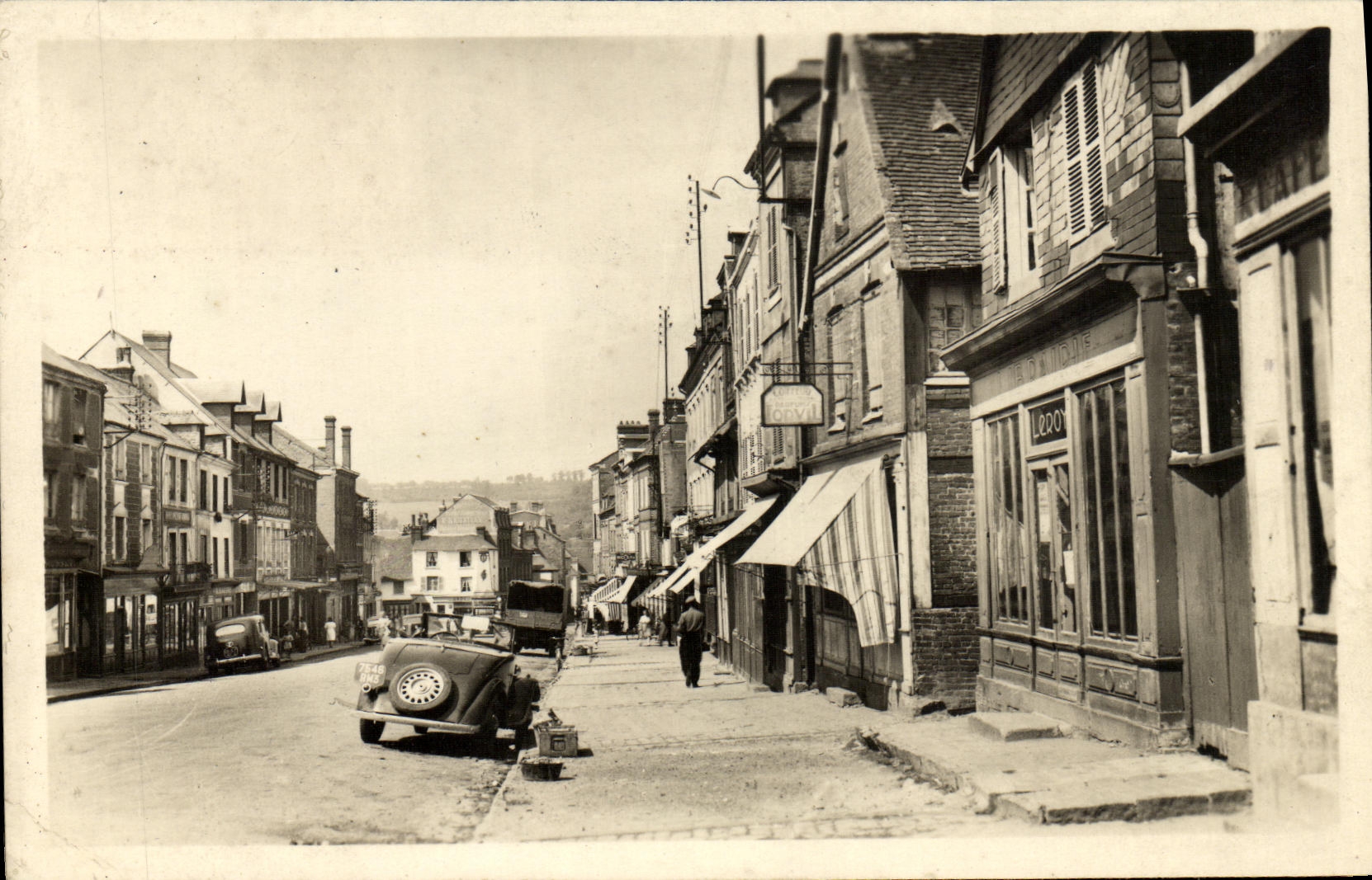 CPA Livarot Rue du Marechal Foch