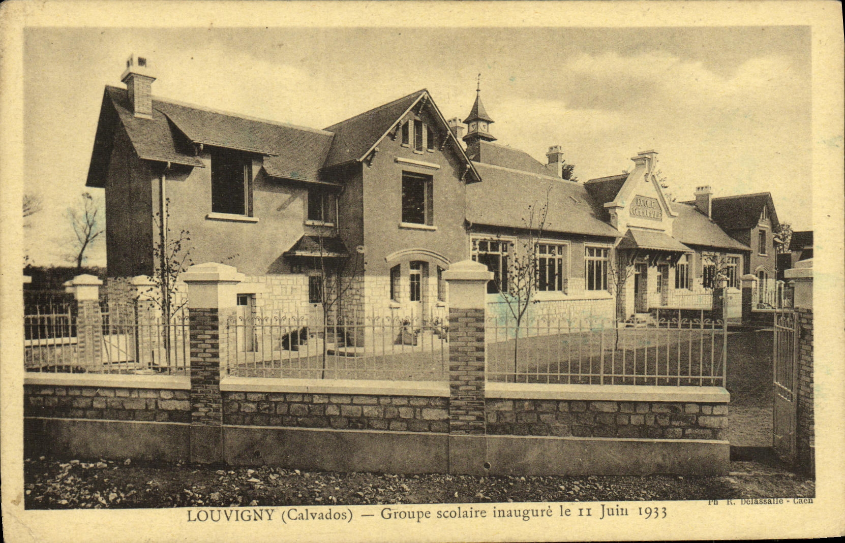 Louvigny (Calvados) — Groupe scolaire inauguré le 11 Juin 1933 — Ph. R. Delassaille - Caen