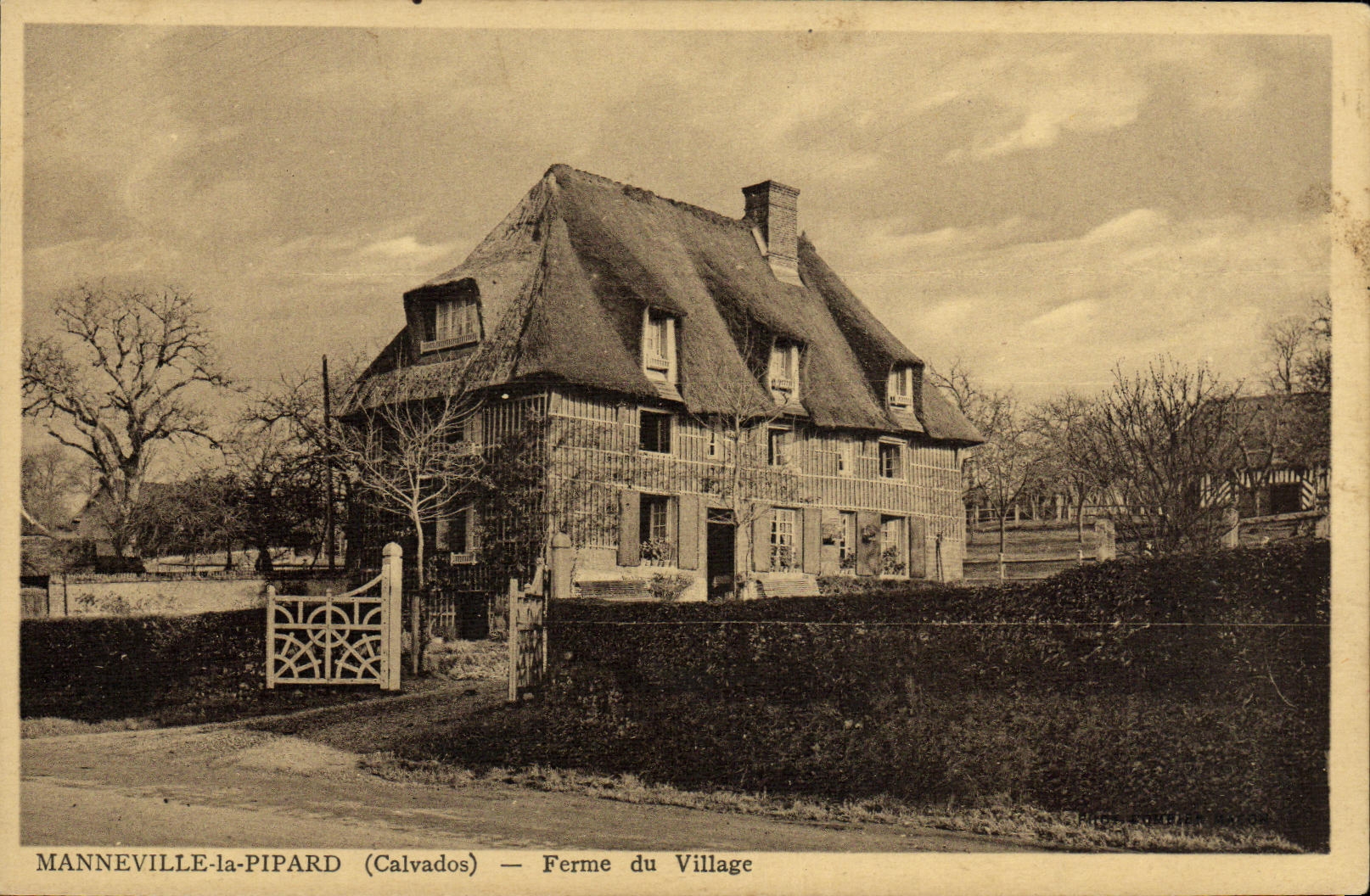 Manneville-la-Pipard (Calvados) — Ferme du Village